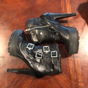 Steve Madden  Black booties